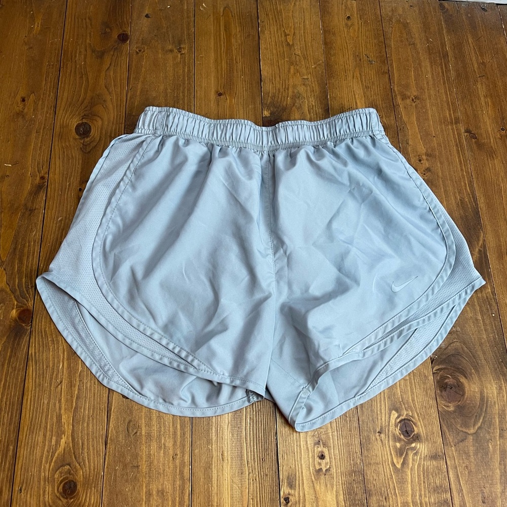 Nike Dri fit athletic Shorts size small light gray